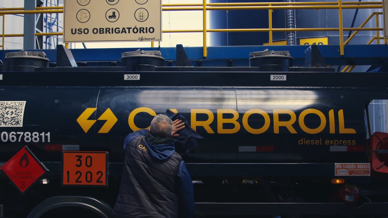 Operação em movimento — Carboroil